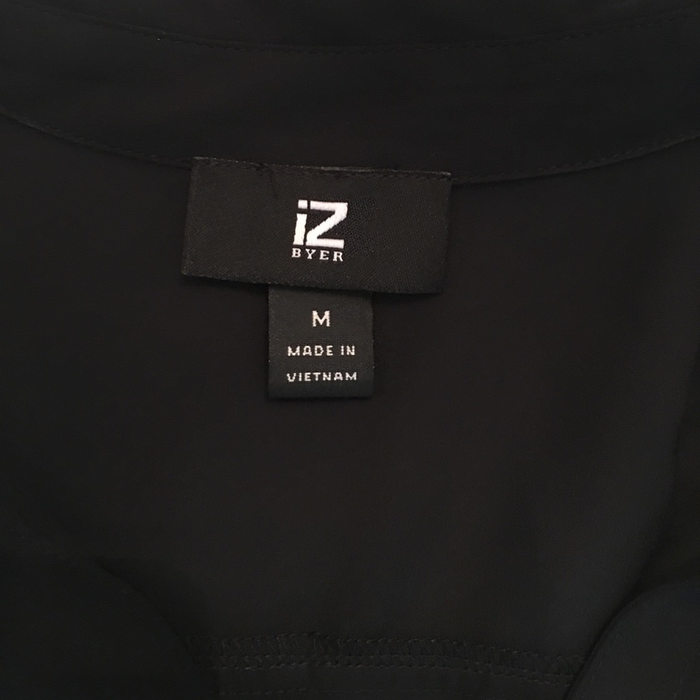 black sleeveless top - Picture 5 of 6